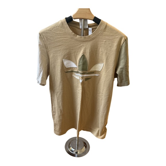 NWOT Adidas Men’s Bold Blocked Tee Shirt in Neutral Tons Sz M - Picture 1 of 5